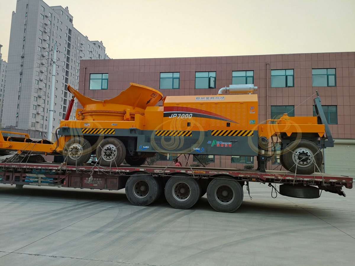 郑州金鹏树根破碎机厂家提供圆盘式木材破碎机方案应用现场