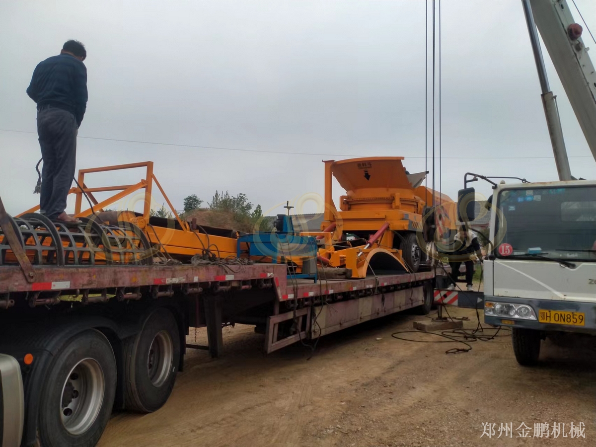 郑州金鹏大型树墩粉碎机用于高产量生物质燃料预处理应用现场
