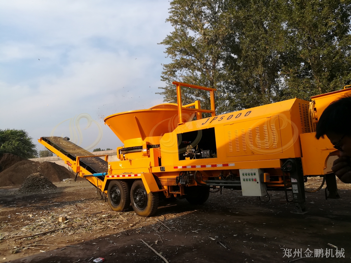 郑州金鹏粉碎树墩机器JP5000圆盘式设备应用说明应用现场