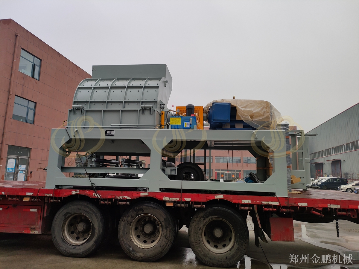 粉碎树枝机器价格影响因素与郑州金鹏设备选择应用现场